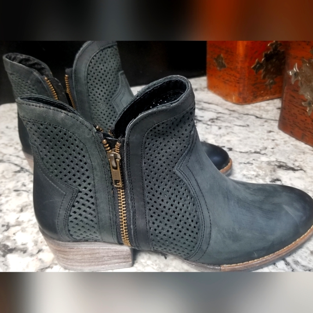 Sterling River Boots Brand New. Size 10.